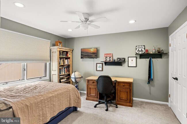 Building Photo - 1410 Chanticleer