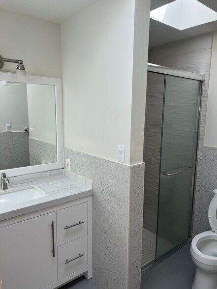 Building Photo - 6 Mount Hood Ct