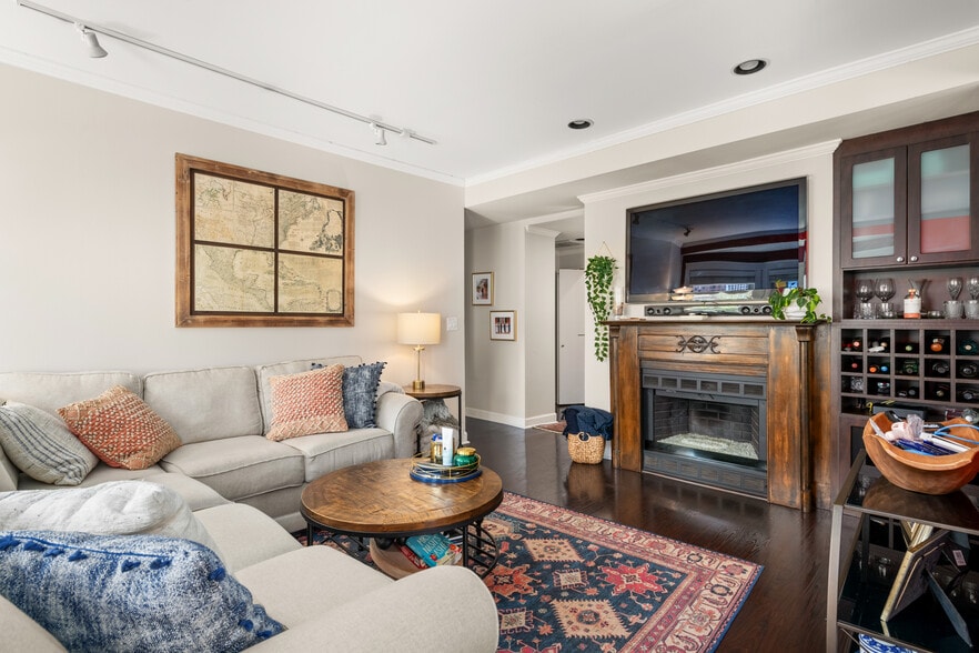 Living Room Fireplace - 104 W Oak St