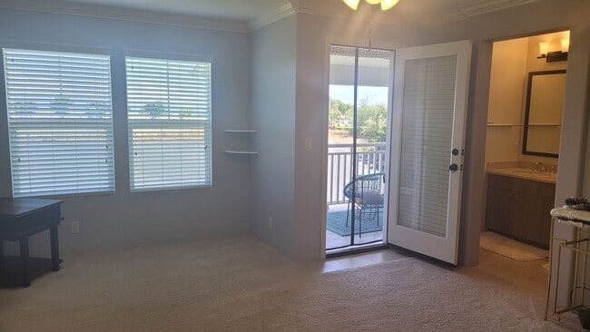 Building Photo - 1175-D