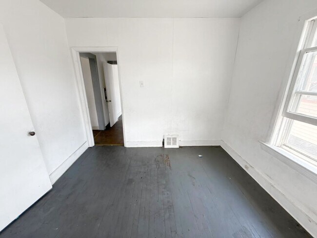 Building Photo - 4822 E 84th St