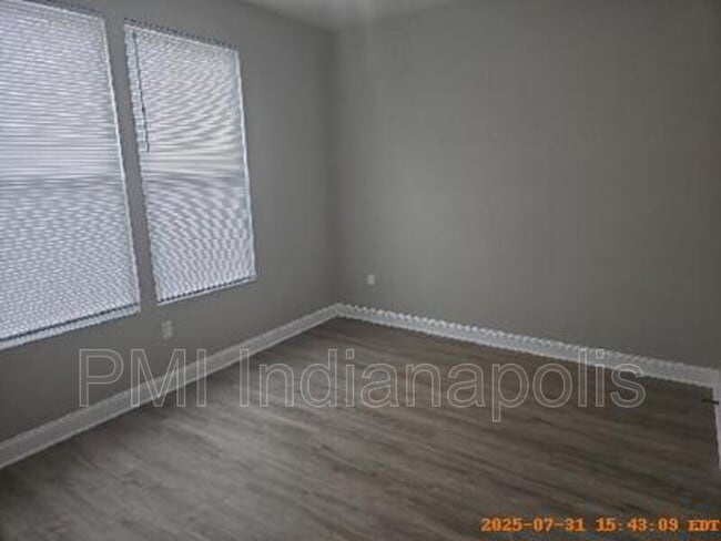 Building Photo - 640 N Parker Ave