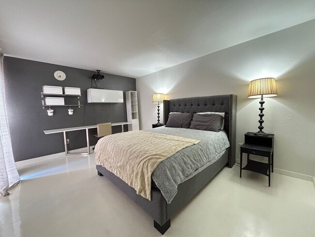 Building Photo - Stunning updated 2 Bedroom, 2 Bathroom, 2 car garage in heart of downtown Scottsdale