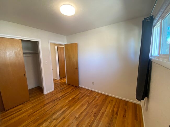 Building Photo - 989 Hobson St