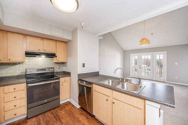 Building Photo - Midlothian Condo Available For Immediate Move In