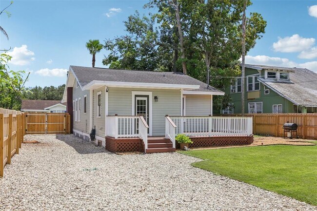 Building Photo - 712 E Caracas St