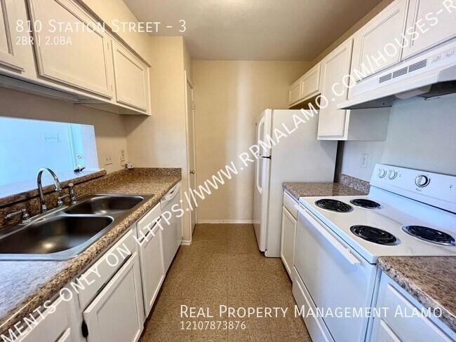 Building Photo - 810 Station St