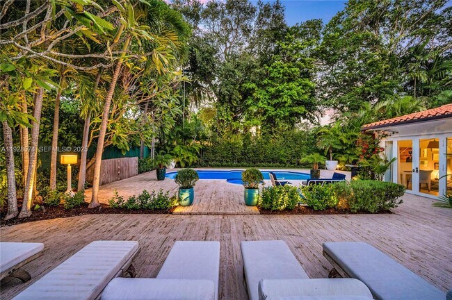 Building Photo - 607 Melaleuca Ln