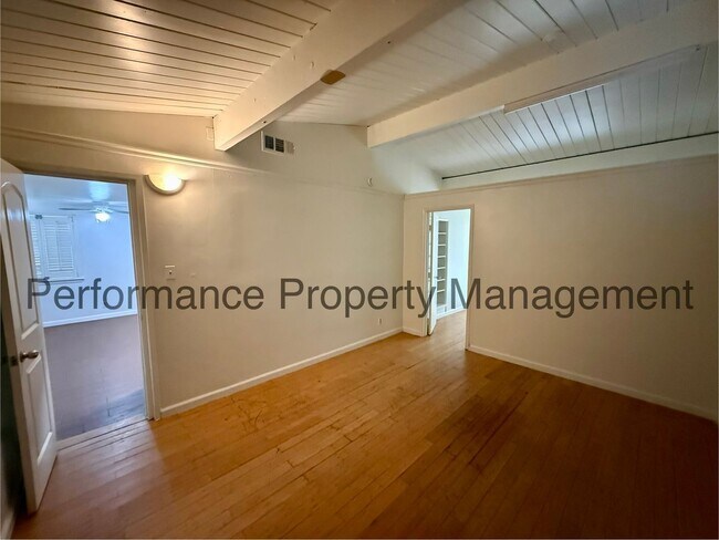 Building Photo - 2706 Pasadena St