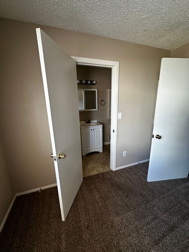 Building Photo - Garner Lane