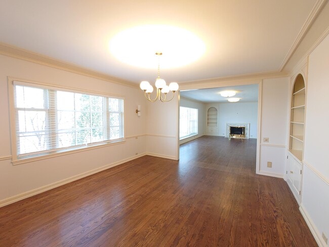 Building Photo - 3222 E Hampshire St