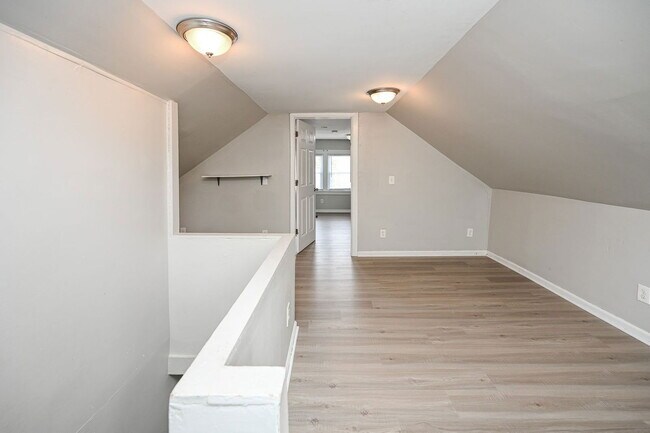 Building Photo - 2317 Stratford Ave