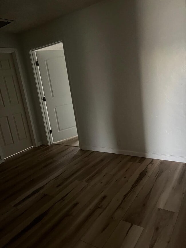 Building Photo - 680 Sunset Dr