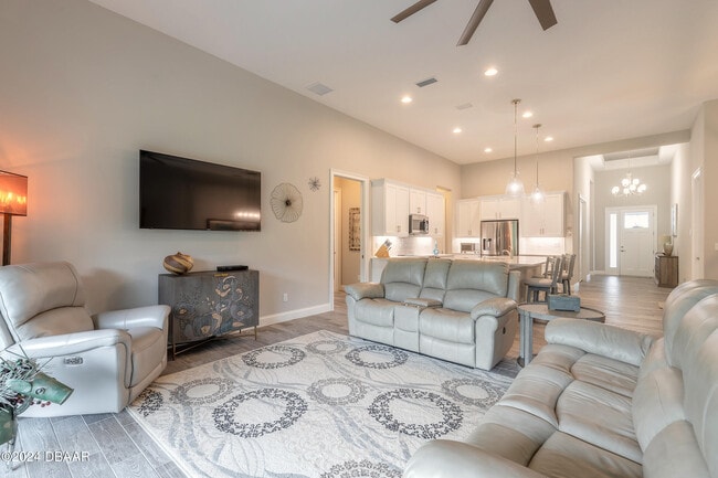 Building Photo - 205 Cyan Ave