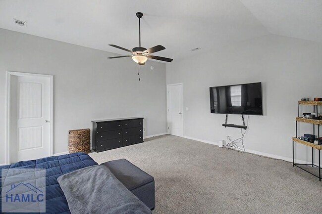 Building Photo - 18 Sunflower Cir NE