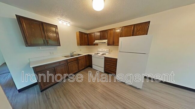 Building Photo - 411 N 16th Ave