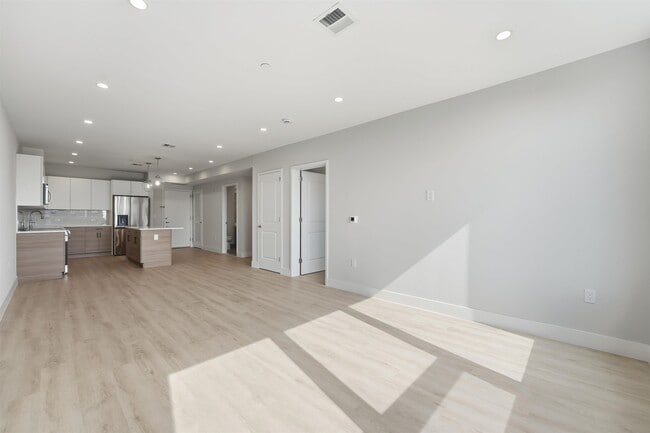 Building Photo - 40 Center St