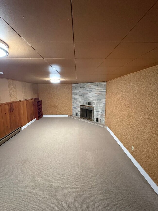 Building Photo - Charming 3-Bedroom Home with Large Yard & Ideal Multi-Generational Living Setup