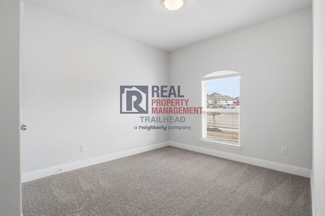 Building Photo - Thoughtfully Designed 4 Bed Home with Elevated Interiors and Lake Views