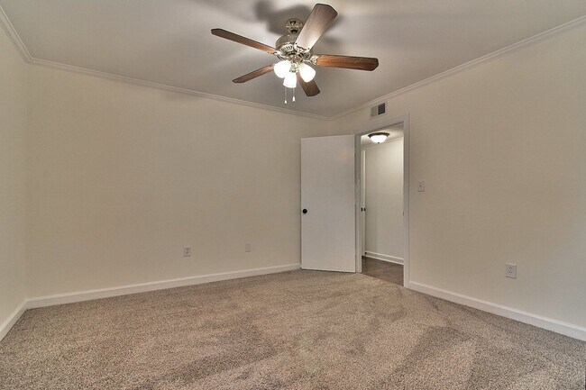 Building Photo - Riverhill Apartments