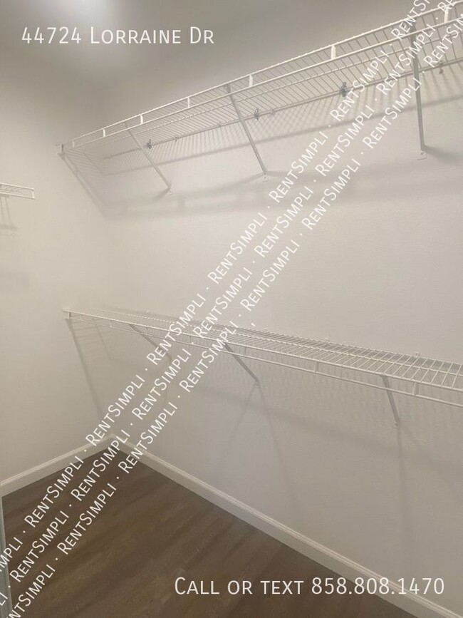 Building Photo - 44724 Lorraine Dr