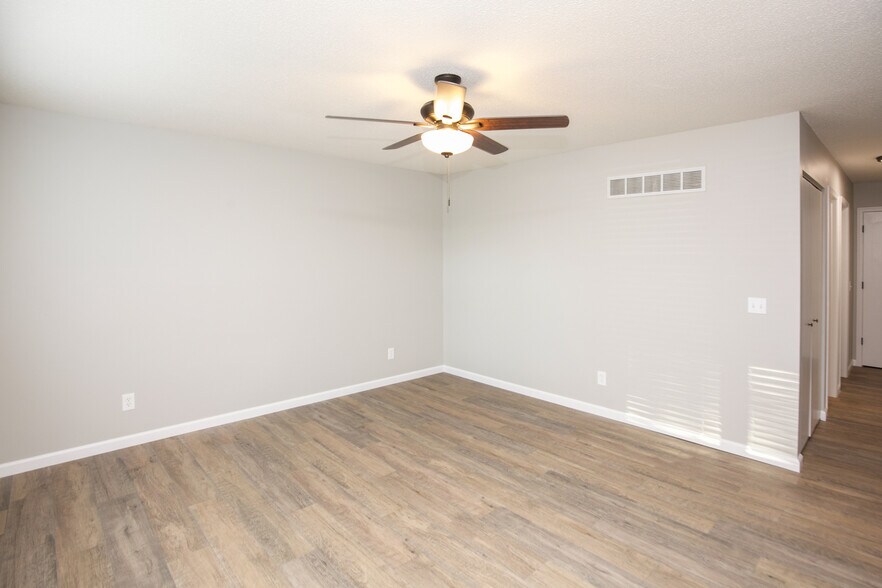 Living Room Photo - 7 Windstream Court