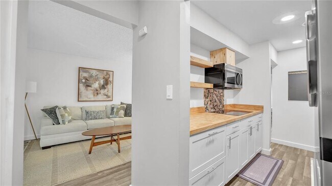 Building Photo - 501 E Bay Dr