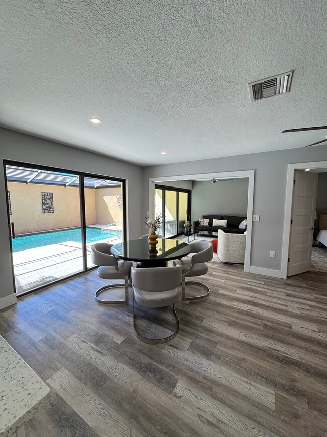 Building Photo - 3955 Glen Oaks Manor Dr