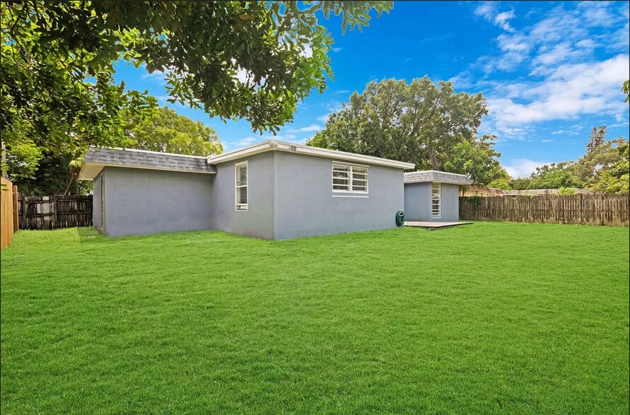 Building Photo - 7805 NW 66th Ter