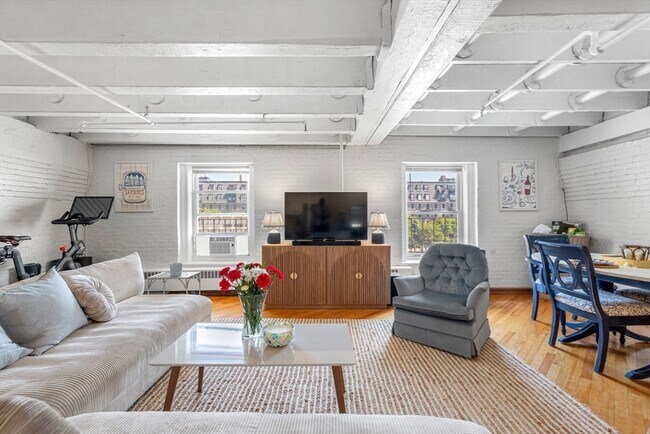 Building Photo - 33 Commercial Wharf