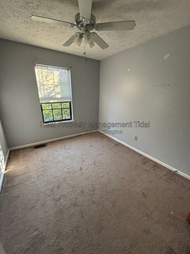 Building Photo - 361 Circuit Ln