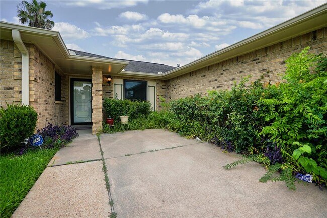 Building Photo - 11103 W Brompton Dr