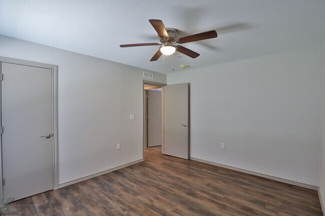 Building Photo - Newly Remodeled South Abilene Apartments!