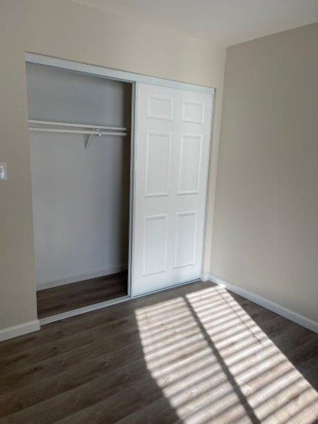 Building Photo - Single Level 2 Bedroom 1 Bath