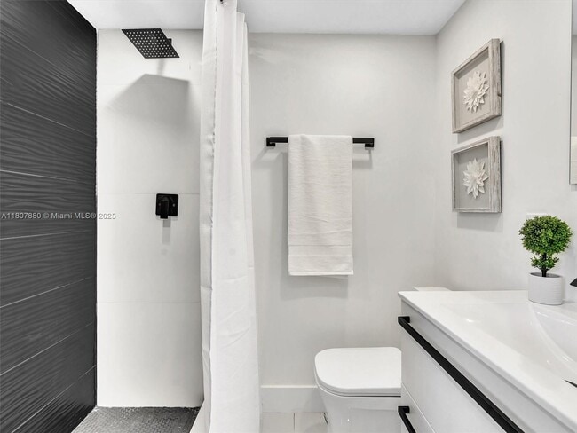 Building Photo - 551 Crescent Dr