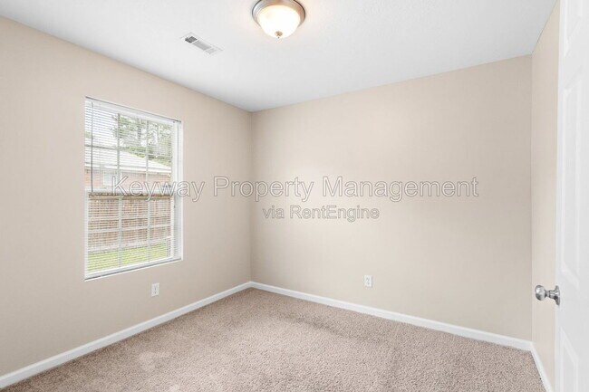 Building Photo - 1760 Tamarind Way
