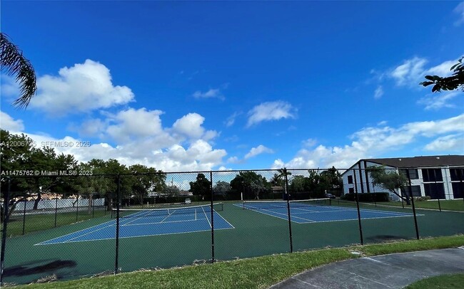 Building Photo - 216 Lake Pointe Dr