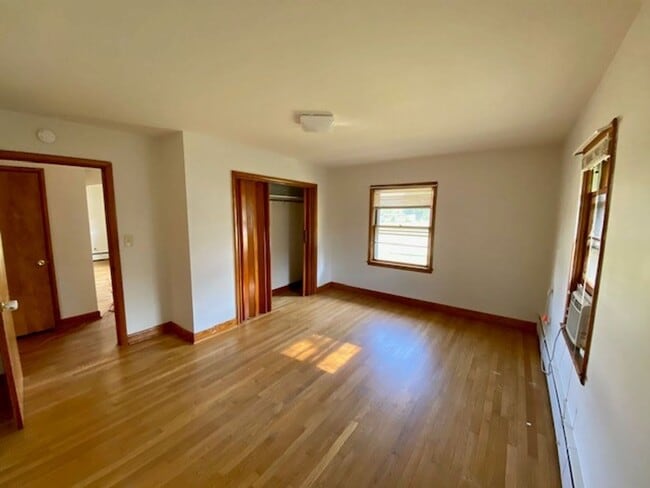 Building Photo - Large 3 Bedroom on Two Acres!