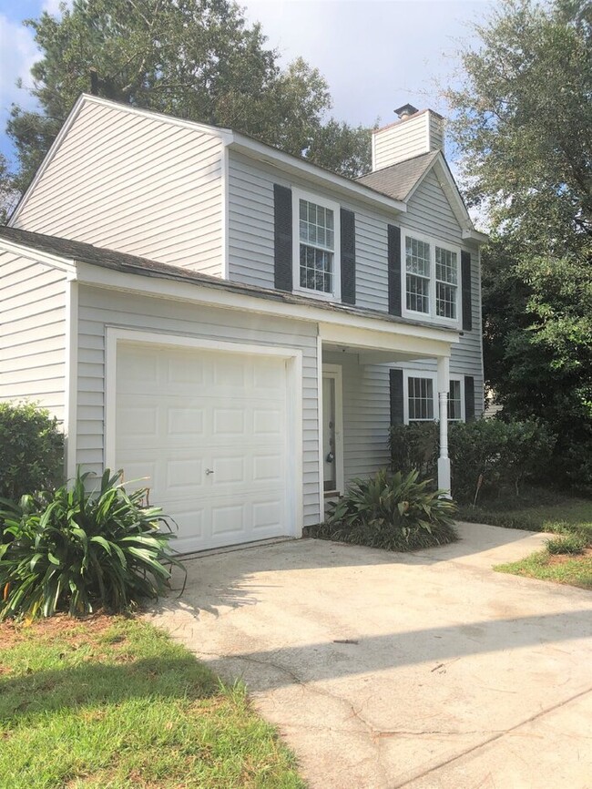 Building Photo - 2028 Wild Flower Ln