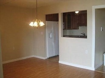 Building Photo - 100 Cove Way