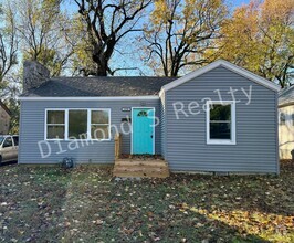 Building Photo - Gorgeous 2 bedroom, 1 bath home in a great...