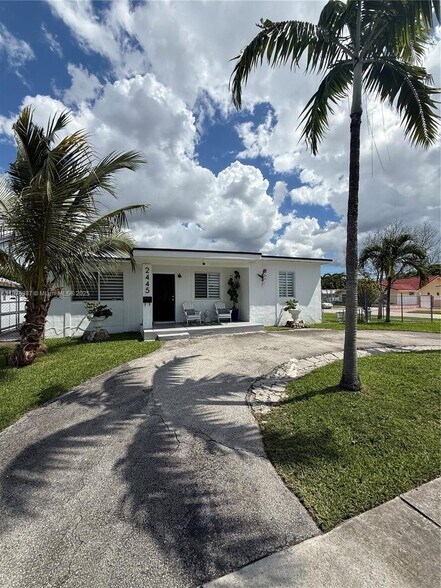 Primary Photo - 2445 SW 90th Ave