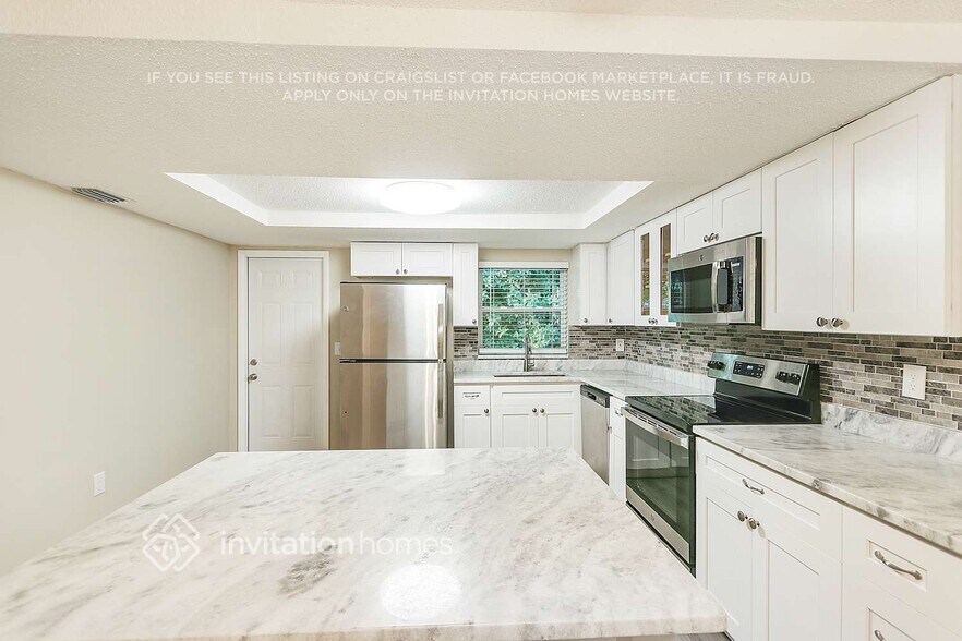 Building Photo - 15740 Sea Pines Dr