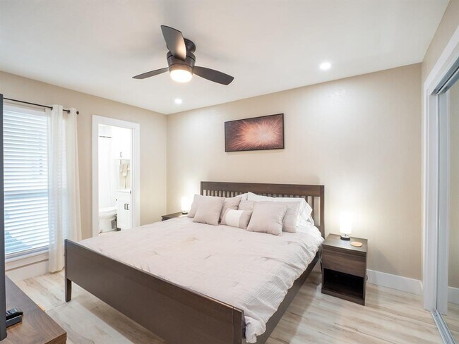 Building Photo - 8314 Bowling Green Dr