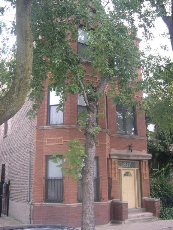 Building Photo - 817 N Hoyne Ave