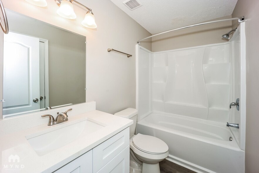 Building Photo - 17 Richmond Dr