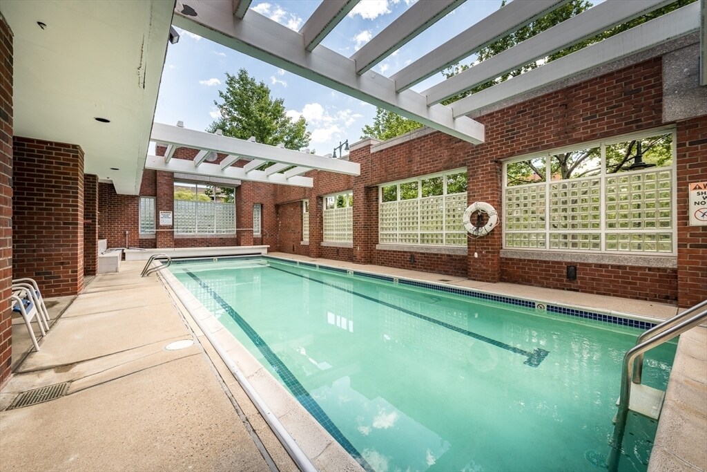 Building Photo - 6 Canal Park