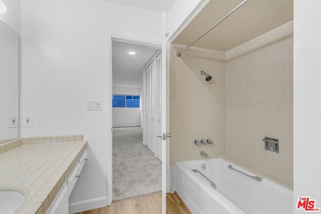 Building Photo - 825 S Gretna Green Way