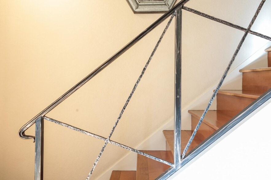 Building Photo - 1248 Crescent Ter