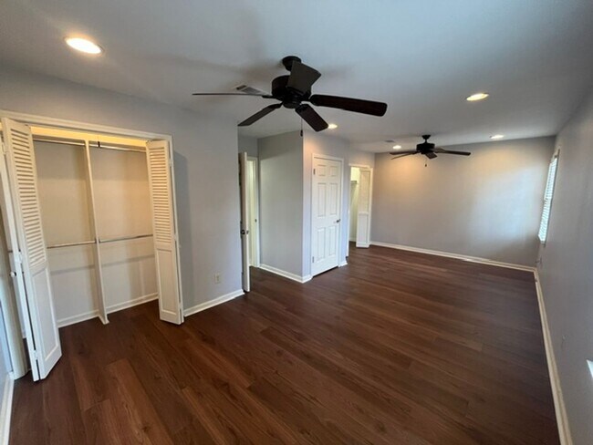 Building Photo - 2805 Foxcroft Rd